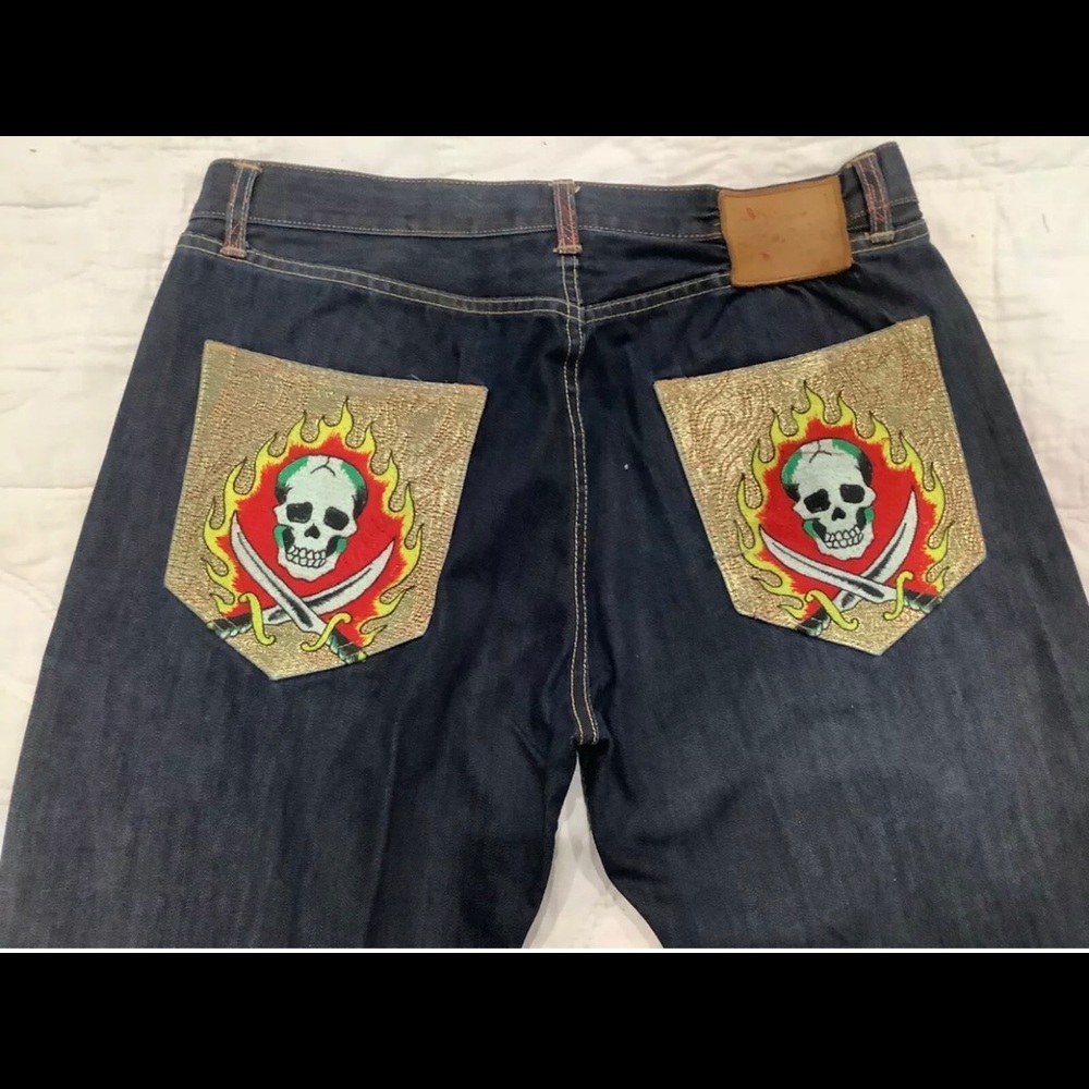 Ed Hardy 2009 Skull & Crossbones Fire Rhinestone